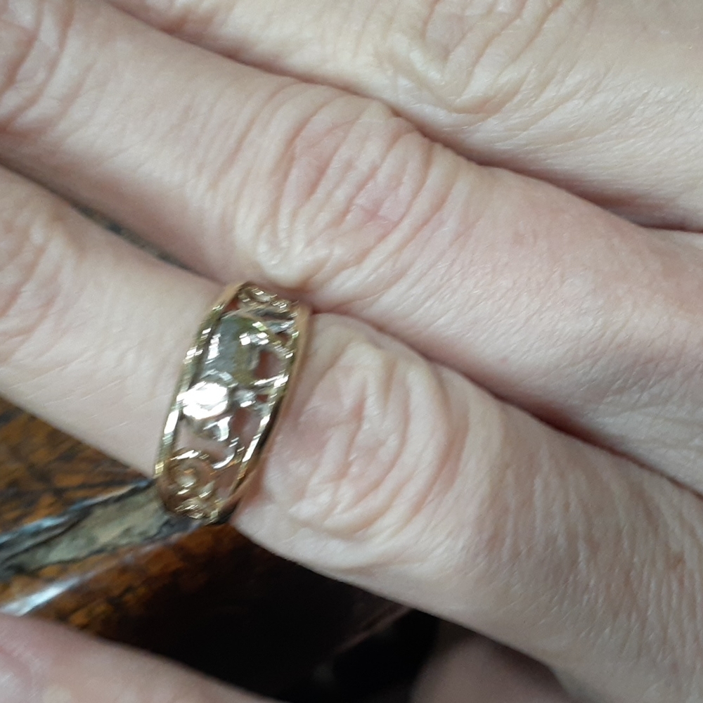 14 K Yellow Gold Open Band with White Gold Elephant - Picture 4 of 4